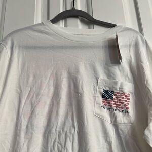 Men’s large Vineyard Vines tshirt
